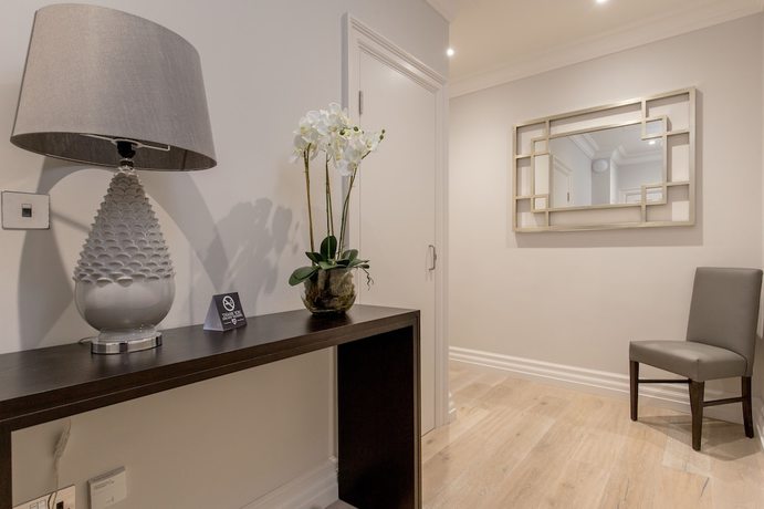 Imagen de los interiores del Apartamentos Destiny Scotland Chisholm Hunter Suites. Foto 19