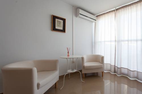 Imagen de los interiores del Apartamentos Diaber San Leandro. Foto 10