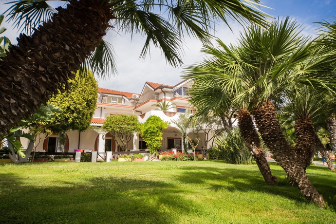 Imagen de los exteriores del Apartamentos Diano Sporting. Foto 12