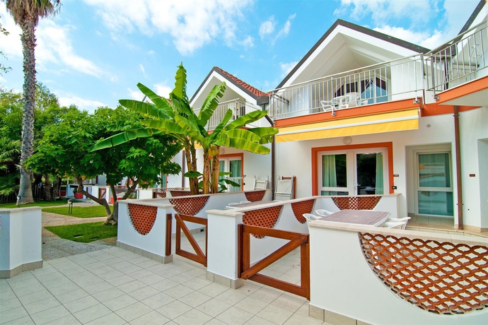 Imagen de los exteriores del Apartamentos Diano Sporting. Foto 13