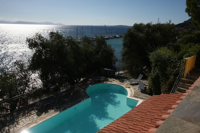 Imagen de la piscina del Apartamentos Dimitra Studios, Benitses. Foto 18