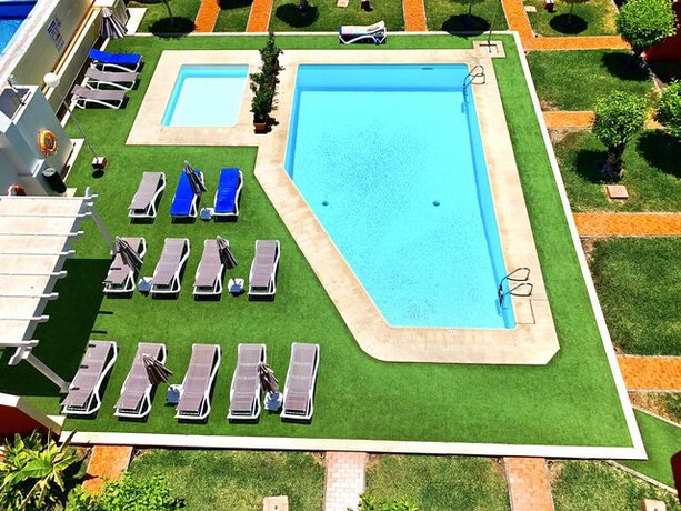 Imagen de la piscina del Apartamentos Don Gregorio, Playa del Inglés. Foto 16