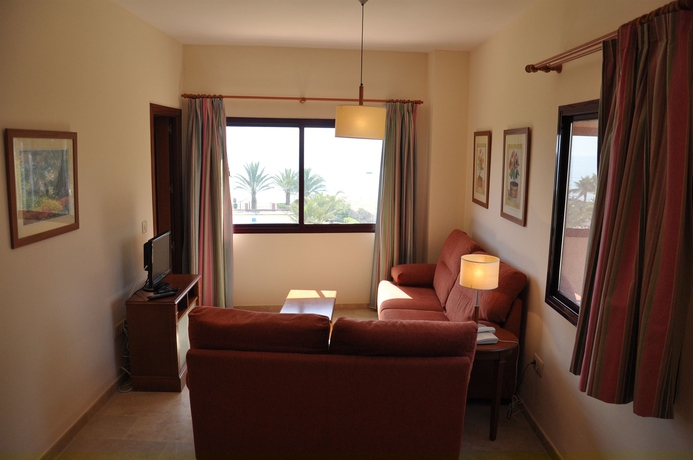 Imagen de los interiores del Apartamentos Don Juan Beach Resort. Foto 14