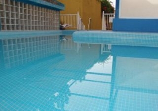 Imagen de la piscina del Apartamentos Dona Paquita. Foto 5