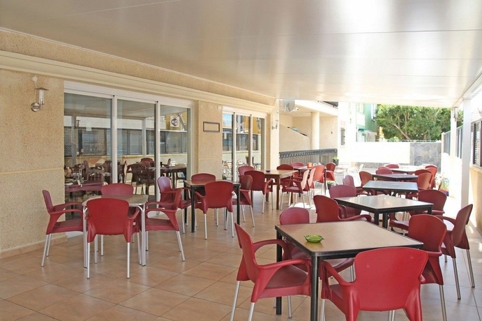 Imagen del bar/restaurante del Apartamentos Doña Carmen 3000. Foto 11