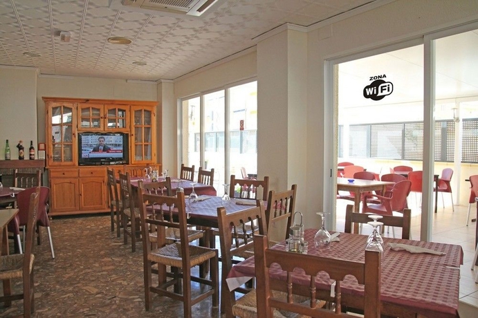 Imagen del bar/restaurante del Apartamentos Doña Carmen 3000. Foto 12