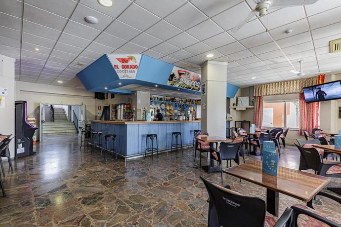 Imagen del bar/restaurante del Apartamentos Doramar. Foto 2