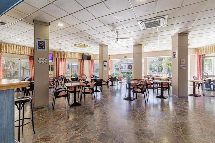 Imagen del bar/restaurante del Apartamentos Doramar. Foto 3