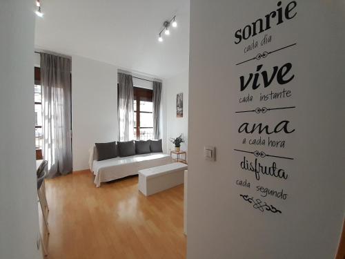 Imagen de la habitación del Apartamentos Dos Torres Pilar Suites. Foto 5