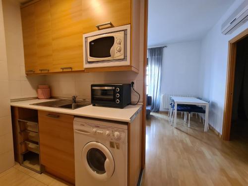 Imagen de la habitación del Apartamentos Dos Torres Pilar Suites. Foto 8