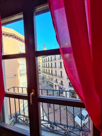 Imagen de la habitación del Apartamentos Dos Torres Pilar Suites. Foto 9