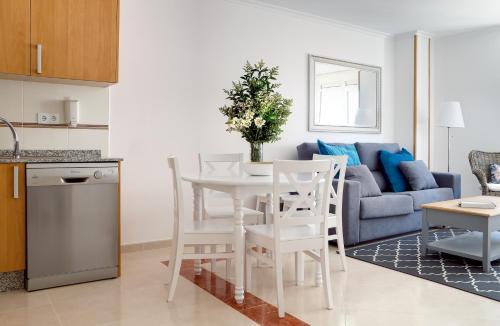 Imagen de los interiores del Apartamentos Duerming Sea View Viveiro. Foto 5