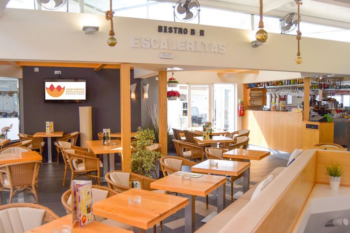 Imagen del bar/restaurante del Apartamentos Dunaoasis Maspalomas. Foto 8