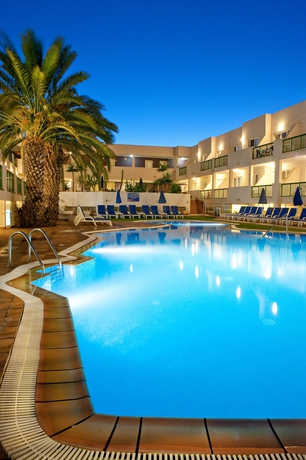 Imagen de la piscina del Apartamentos Dunas Club. Foto 9