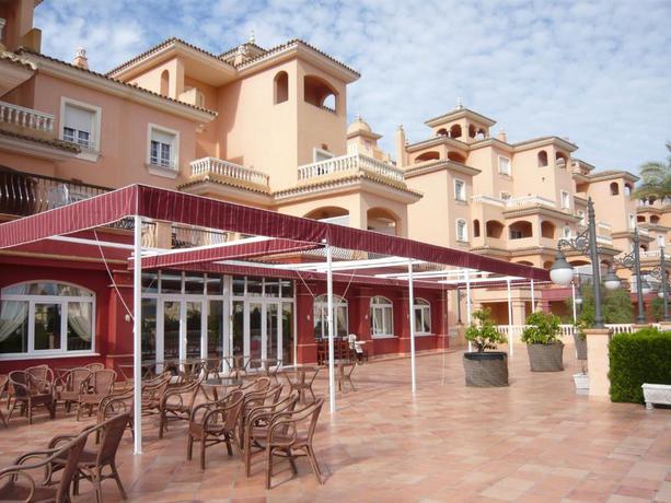 Imagen de los exteriores del Apartamentos Dunas de Doñana Golf Resort. Foto 6