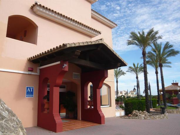 Imagen de los exteriores del Apartamentos Dunas de Doñana Golf Resort. Foto 7