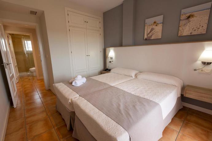 Imagen de la habitación del Apartamentos Dunas de Doñana Golf Resort. Foto 4