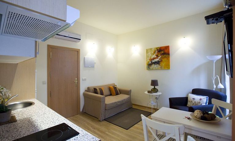 Imagen de los interiores del Apartamentos Duque De Alba. Foto 16