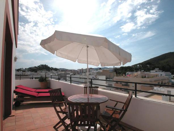 Imagen de los interiores del Apartamentos Ebusus. Foto 7
