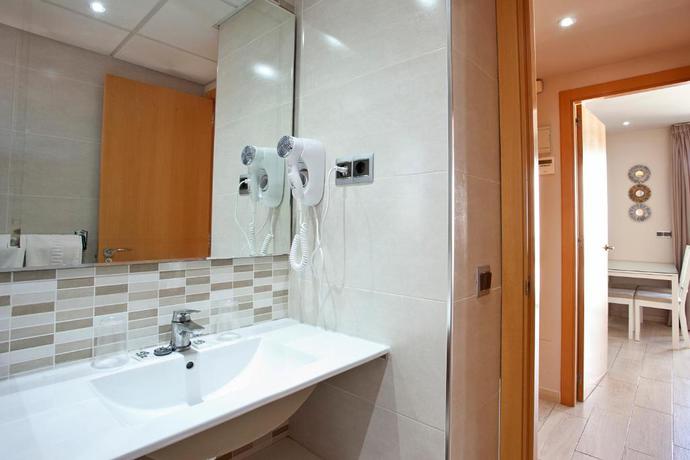 Imagen de la habitación del Apartamentos Ecuador Park. Foto 8