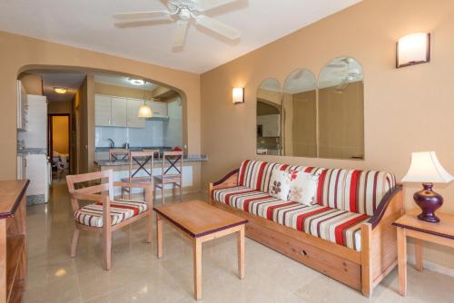 Imagen de la habitación del Apartamentos El Beril Costa Adeje. Foto 13