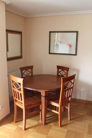 Imagen de la habitación del Apartamentos El Cid, Burgos. Foto 10