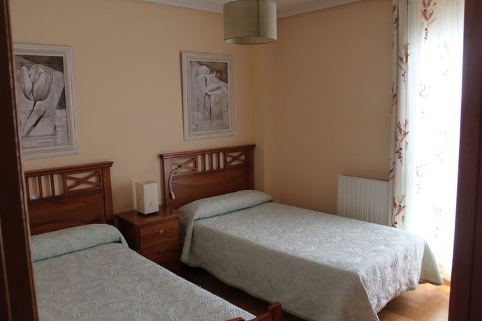 Imagen de la habitación del Apartamentos El Cid, Burgos. Foto 15