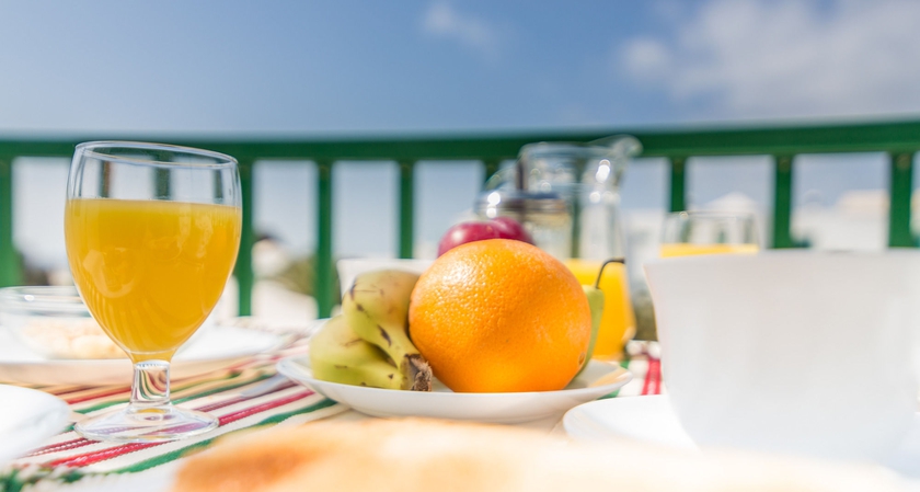 Imagen del bar/restaurante del Apartamentos El Guarapo. Foto 2