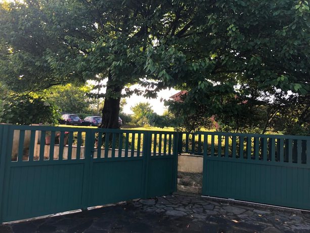 Imagen de los exteriores del Apartamentos El Guindal. Foto 19