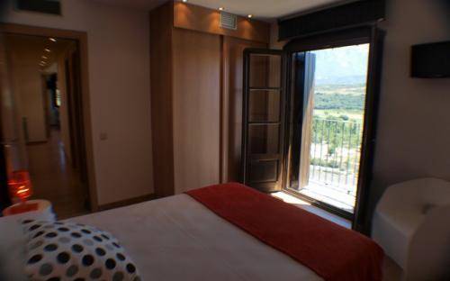 Imagen de la habitación del Apartamentos El Mirador de Ainsa. Foto 4