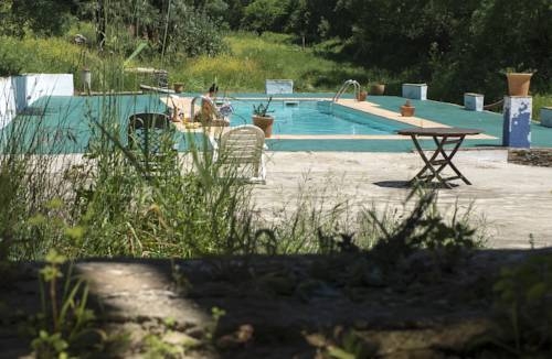 Imagen de la piscina del Apartamentos El Molino Del Corcho. Foto 12