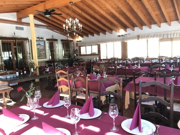 Imagen del bar/restaurante del Apartamentos El Palacil. Foto 2