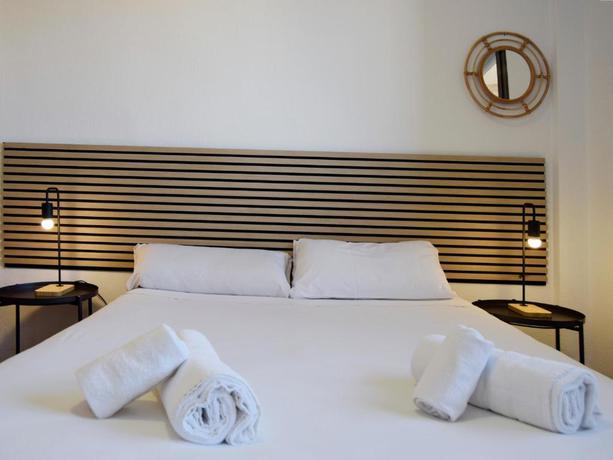 Imagen de la habitación del Apartamentos El Pilar Suites 3000. Foto 12