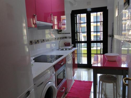 Imagen de la habitación del Apartamentos El Pinedo. Foto 9