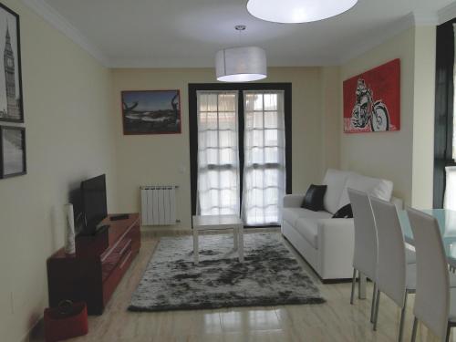 Imagen de la habitación del Apartamentos El Pinedo. Foto 10