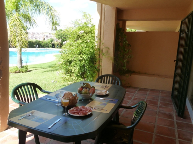 Imagen de los exteriores del Apartamentos El Porton. Foto 8