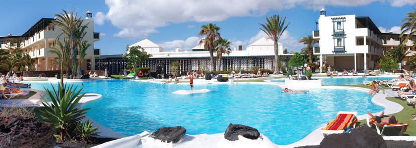 Imagen de la piscina del Apartamentos El Trebol, Costa Teguise. Foto 8