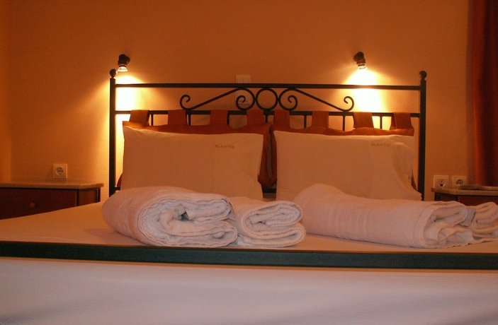 Imagen de la habitación del Apartamentos Elanthi Village Hotel. Foto 4