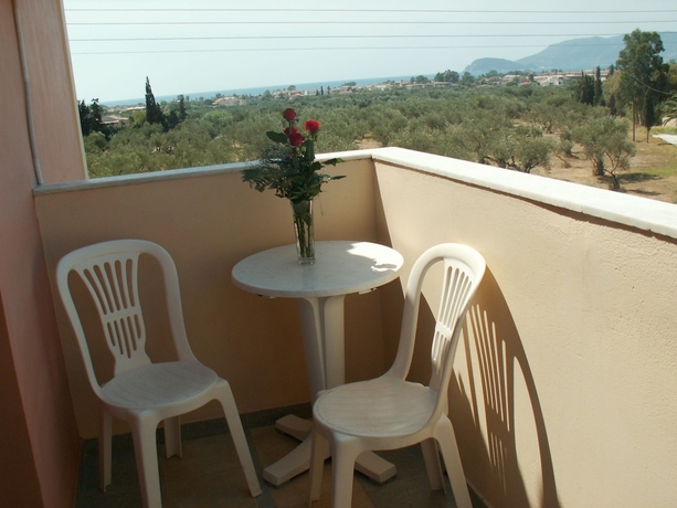 Imagen de la habitación del Apartamentos Elanthi Village Hotel. Foto 9
