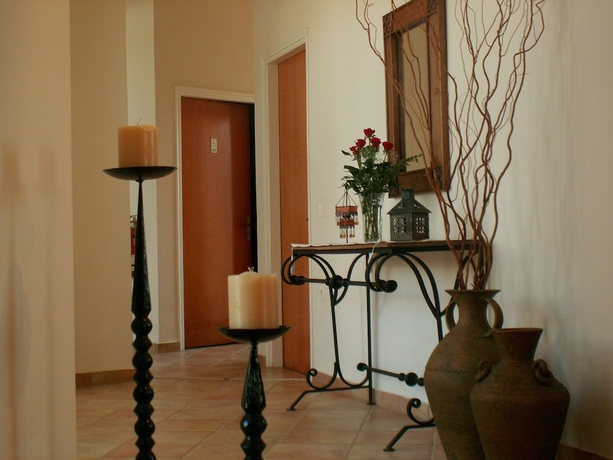 Imagen de los interiores del Apartamentos Elanthi Village Hotel. Foto 16