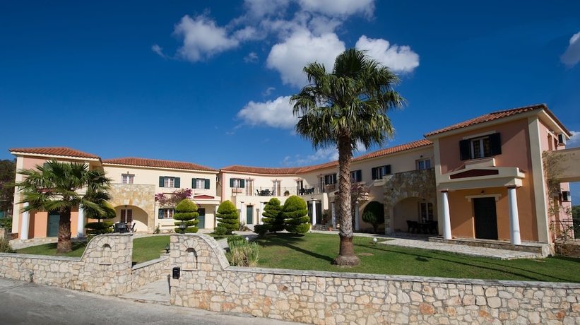 Imagen de los exteriores del Apartamentos Elanthi Village Hotel. Foto 13