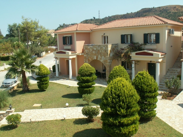 Imagen de los exteriores del Apartamentos Elanthi Village Hotel. Foto 14