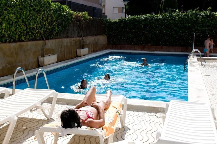 Imagen de la piscina del Apartamentos Eldorado Turisticos. Foto 12