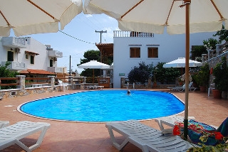 Imagen de la piscina del Apartamentos Elena Studios, Patitiri. Foto 12