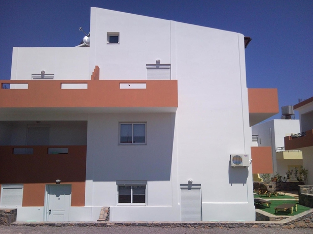 Imagen de los exteriores del Apartamentos Elounda Sunrise Apartments. Foto 2