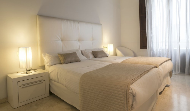 Imagen de la habitación del Apartamentos Elvira Suites. Foto 8