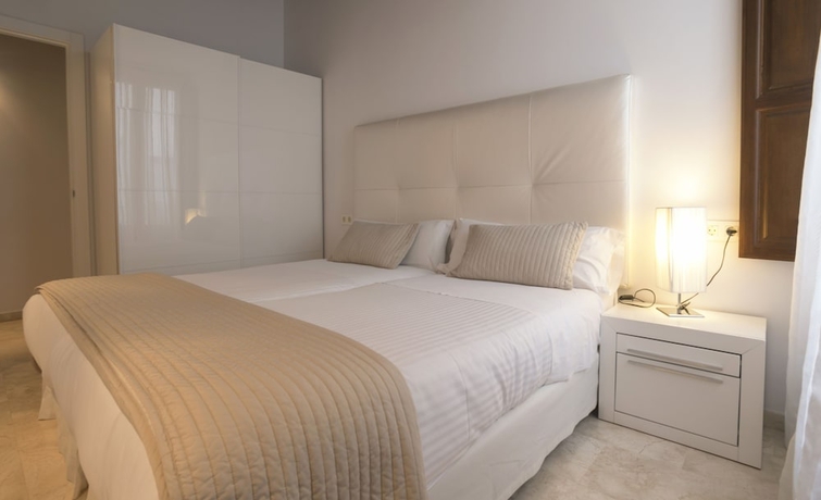 Imagen de la habitación del Apartamentos Elvira Suites. Foto 11