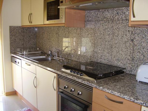 Imagen de los interiores del Apartamentos Encosta Da Orada. Foto 5