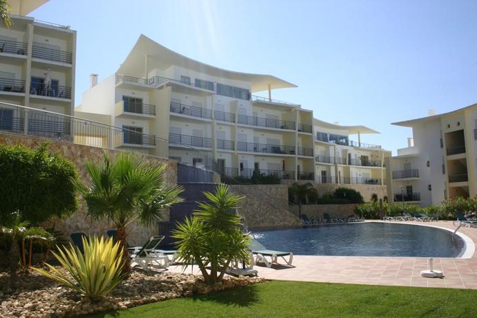 Imagen de los exteriores del Apartamentos Encosta Da Orada. Foto 3