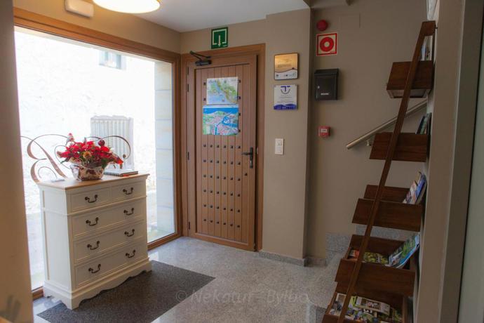 Imagen de los interiores del Apartamentos Enda&ntilde;eta Berri. Foto 10